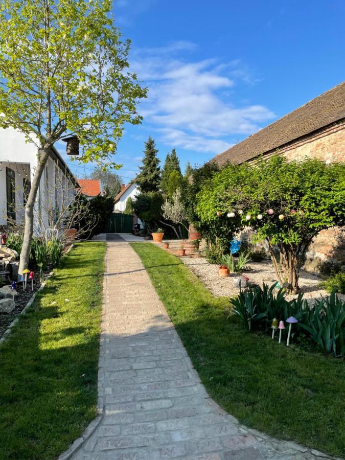 Vaj Bisztró és Vendégház Palkonya Exterior foto